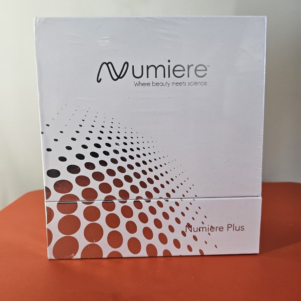 Numiere LED and microcurrent facial device